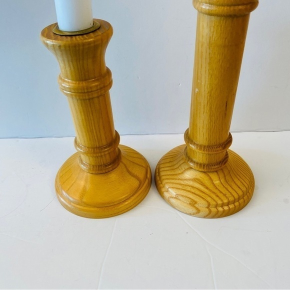 Wooden candlesticks, set of two different heights, brass accents, light colour - Picture 6 of 10
